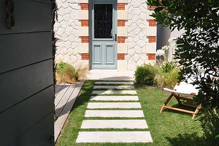 Pas japonais en travertin SAINT PALAIS SUR MER